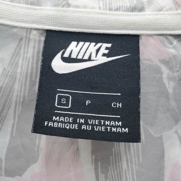 Nike Windrunner Cropped Hooded Jacket White Floral Colorblocked Like NEW - Picture 14 of 15